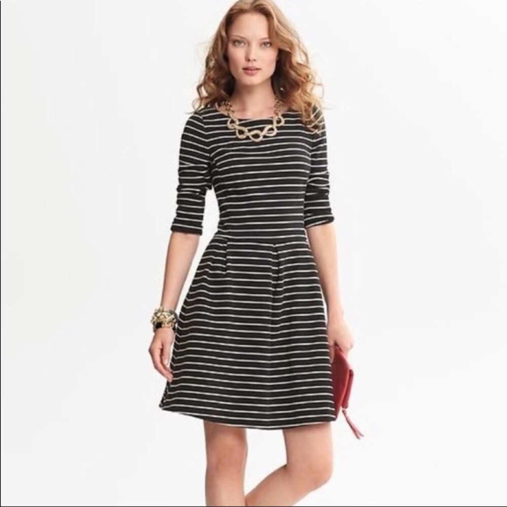 Banana Republic- Fit & Flare Black & White Dress 8